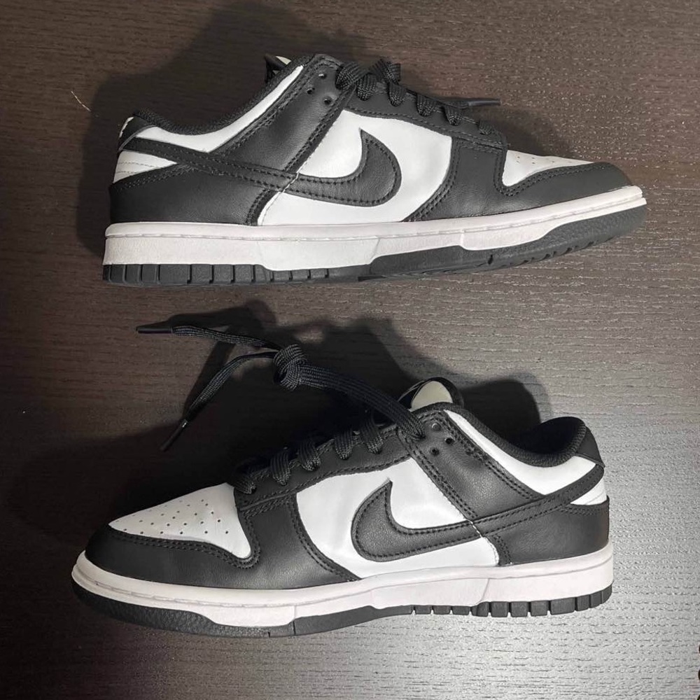 Nikes dunks “black and white” women’s